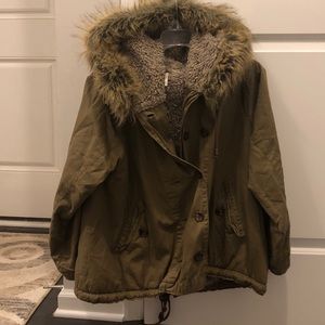 Free People camo green coat with fur trimmed good